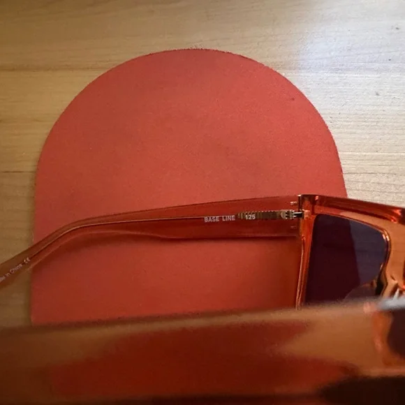 Quay BASE LINE mirror lens sunglasses - Picture 2 of 3